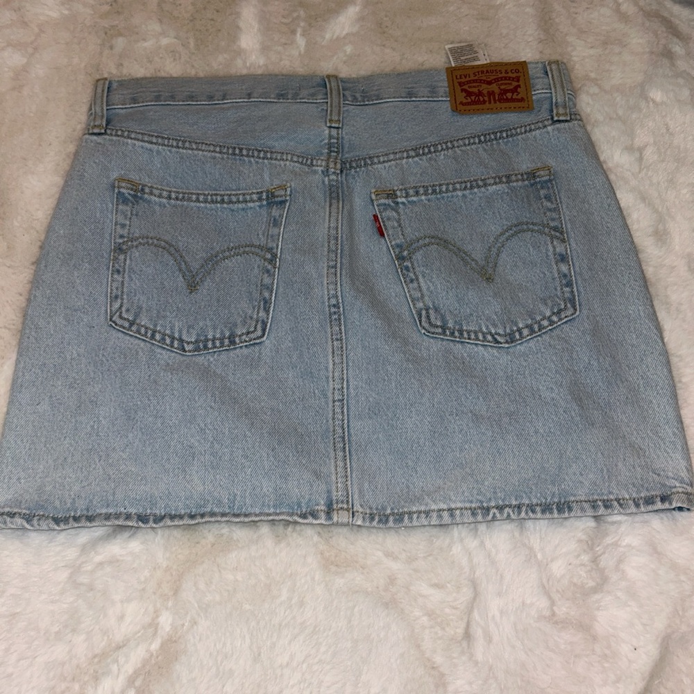 brand new levi’s jean skirt size 28 light wash